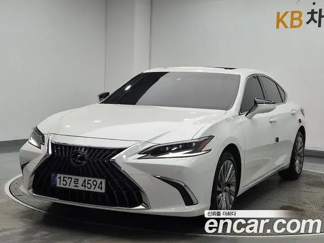 Lexus ES Executive 2024