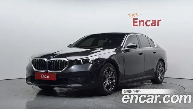 BMW 5-Series 530e 2024
