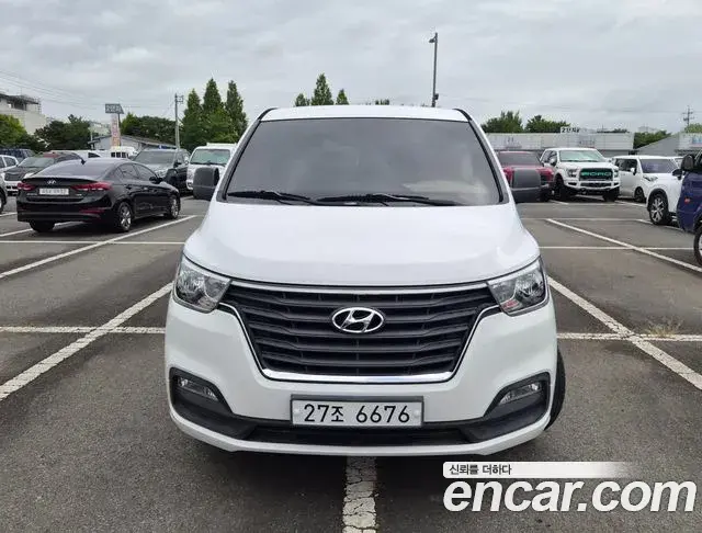 Hyundai Starex 4WD Urban 9-Seater Premium 2019