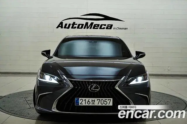 Lexus ES Luxury Plus 2023