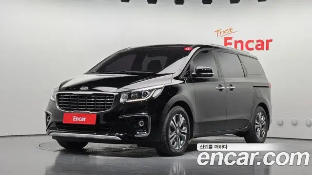 Kia Carnival 9-Seater Luxury 2019