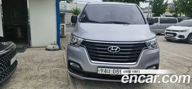 Hyundai Starex Van 5-Seater Modern 2019