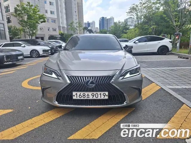 Lexus ES Luxury Plus 2020