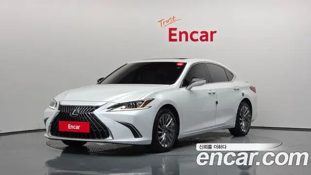 Lexus ES Luxury Plus 2023