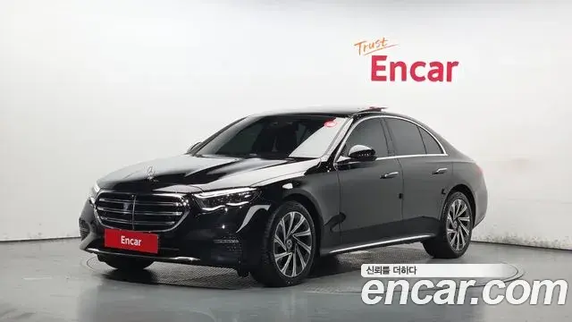 Mercedes-Benz E-Class E300 4MATIC Exclusive 2025