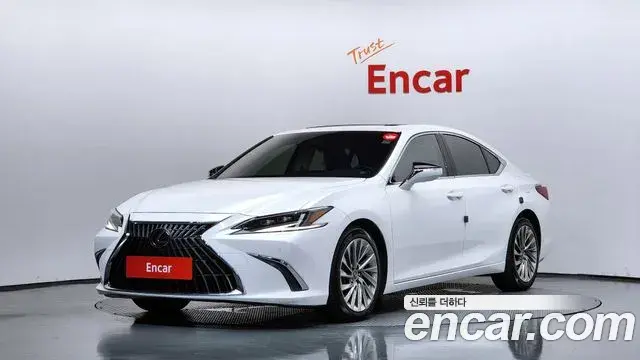 Lexus ES Executive 2023