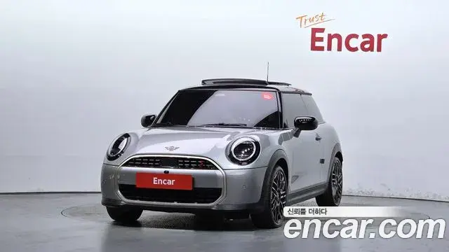 Mini Cooper Favoured 2024