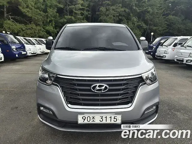 Hyundai Starex Van 3-Seater Smart 2019