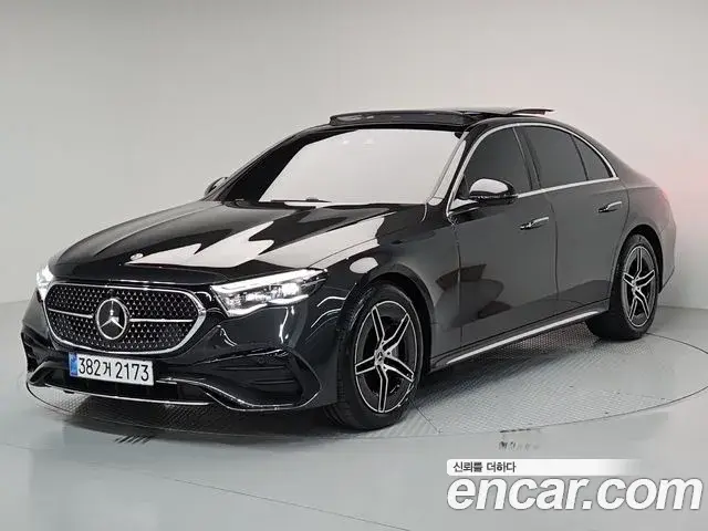 Mercedes-Benz E-Class E300 4MATIC AMG Line 2025
