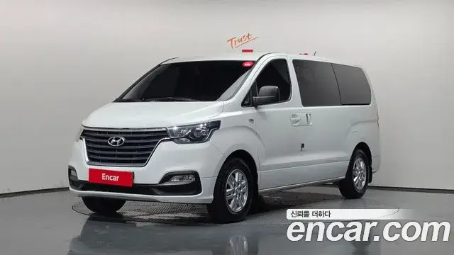 Hyundai Starex Van 5-Seater Smart 2019