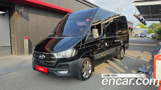 Hyundai Solati 15-seater Luxury 2023