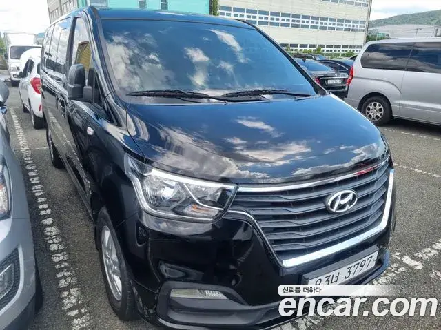 Hyundai Starex Van 5-Seater Modern 2020