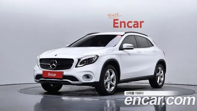 Mercedes-Benz GLA-Class GLA220 2019