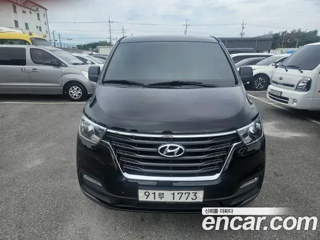 Hyundai Starex Van 5-Seater Smart 2019