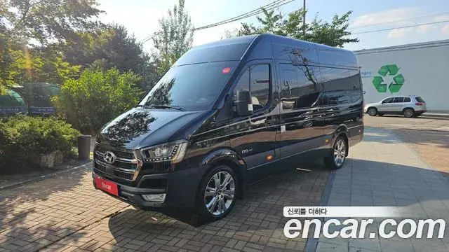 Hyundai Solati 15-seater Luxury 2024