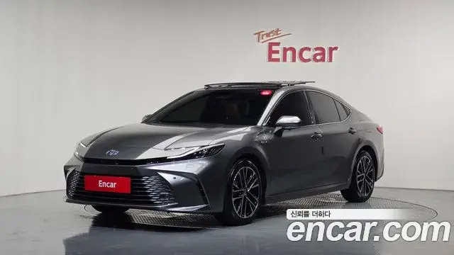 Toyota Camry 2.5 XLE Premium Hybrid 2025