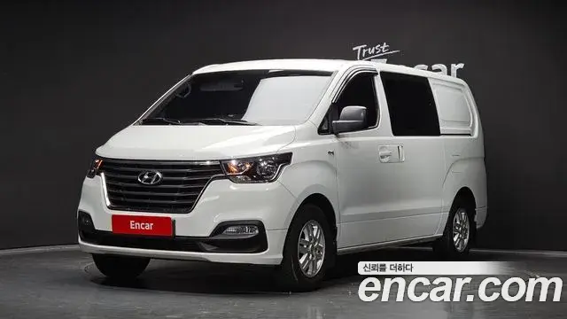 Hyundai Starex Van 5-Seater Smart 2020