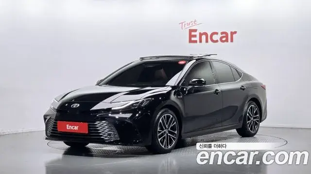 Toyota Camry 2.5 XLE Premium Hybrid 2025