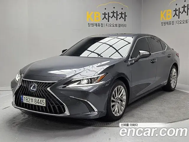 Lexus ES Luxury Plus 2022