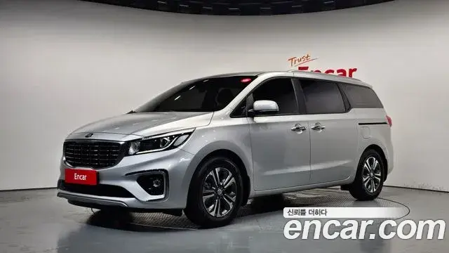 Kia Carnival 9-Seater Luxury 2019