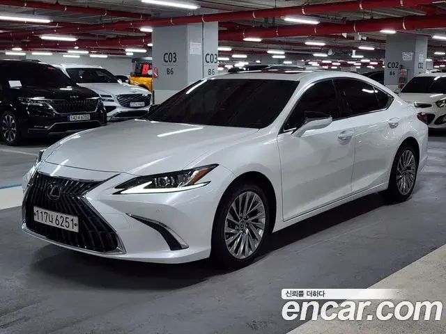 Lexus ES Luxury Plus 2024