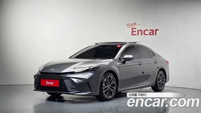 Toyota Camry 2.5 XLE Premium Hybrid 2025