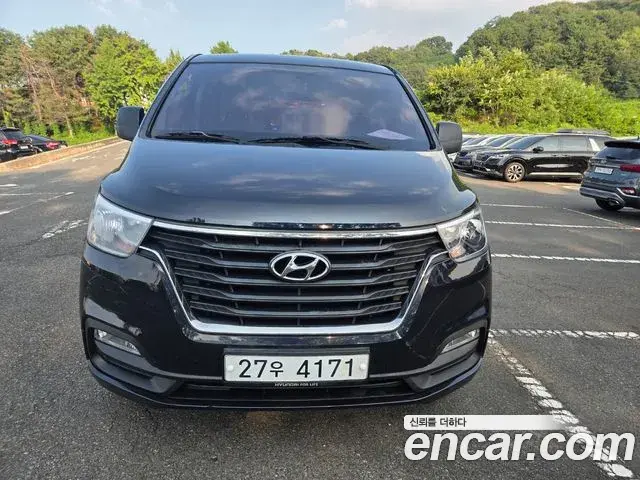 Hyundai Starex 4WD Urban 9-Seater Premium 2019