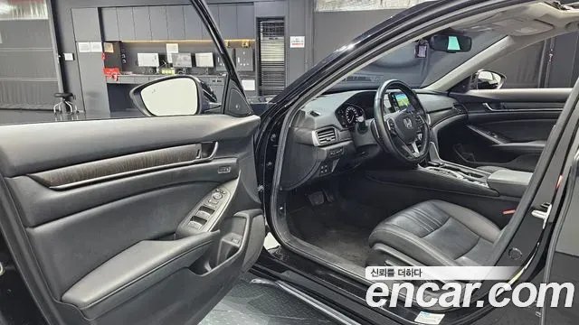 Honda Accord 2.0 Hybrid Touring 2021 — фото 10