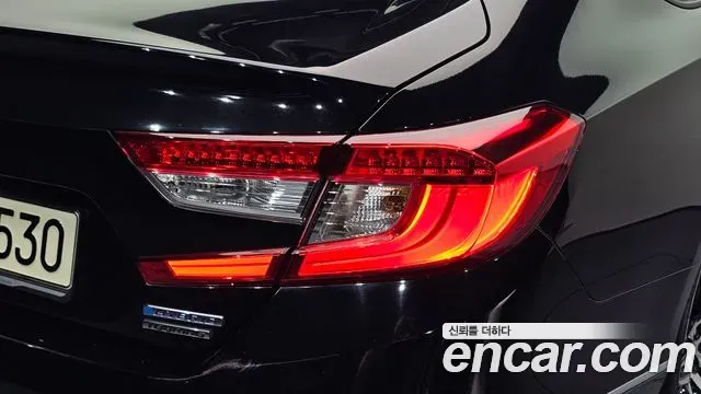 Honda Accord 2.0 Hybrid Touring 2021 — фото 23