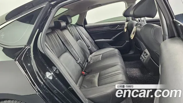 Honda Accord 2.0 Hybrid Touring 2021 — фото 11
