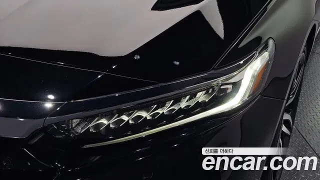 Honda Accord 2.0 Hybrid Touring 2021 — фото 22