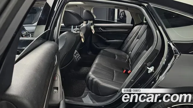 Honda Accord 2.0 Hybrid Touring 2021 — фото 12