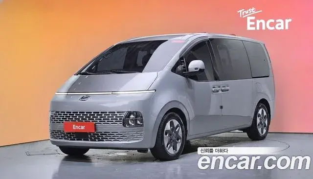 Hyundai Staria 4WD Tourer 9-Seater Modern 2021