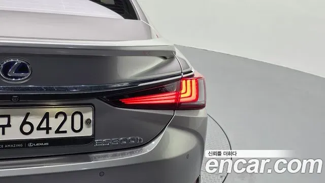 Lexus ES Luxury Plus 2021 — фото 23