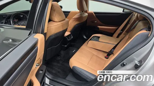 Lexus ES Luxury Plus 2021 — фото 12
