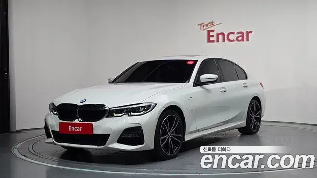 BMW 3-Series 330e M Sport 2021