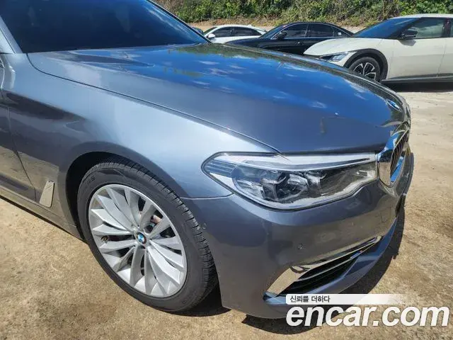 BMW 5-Series 530i Luxury 2020