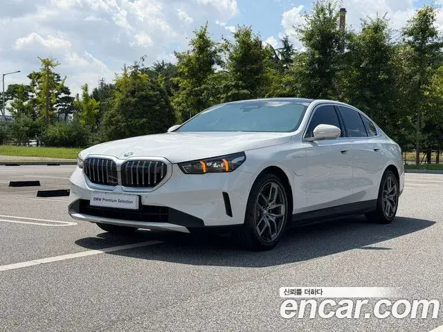 BMW 5-Series 530e 2025