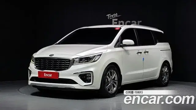 Kia Carnival 9-Seater Luxury 2020