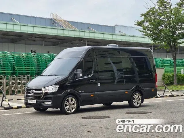 Hyundai Solati 16-seater Deluxe 2024