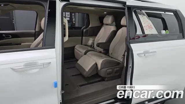 Kia Carnival Gasoline 7-Seater Signature 2023 — фото 11