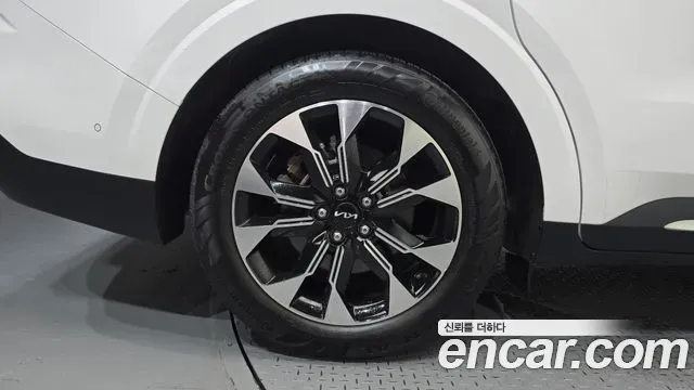 Kia Carnival Gasoline 7-Seater Signature 2023 — фото 5