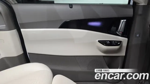 Kia Carnival Gasoline 7-Seater Signature 2023 — фото 25