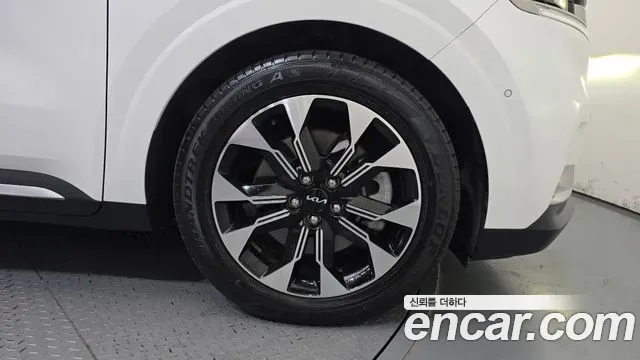 Kia Carnival Gasoline 7-Seater Signature 2023 — фото 21