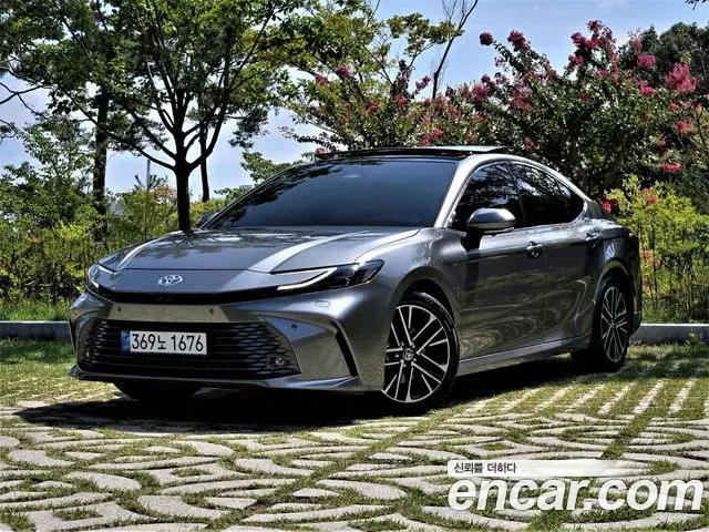 Toyota Camry 2.5 XLE Premium Hybrid 2026