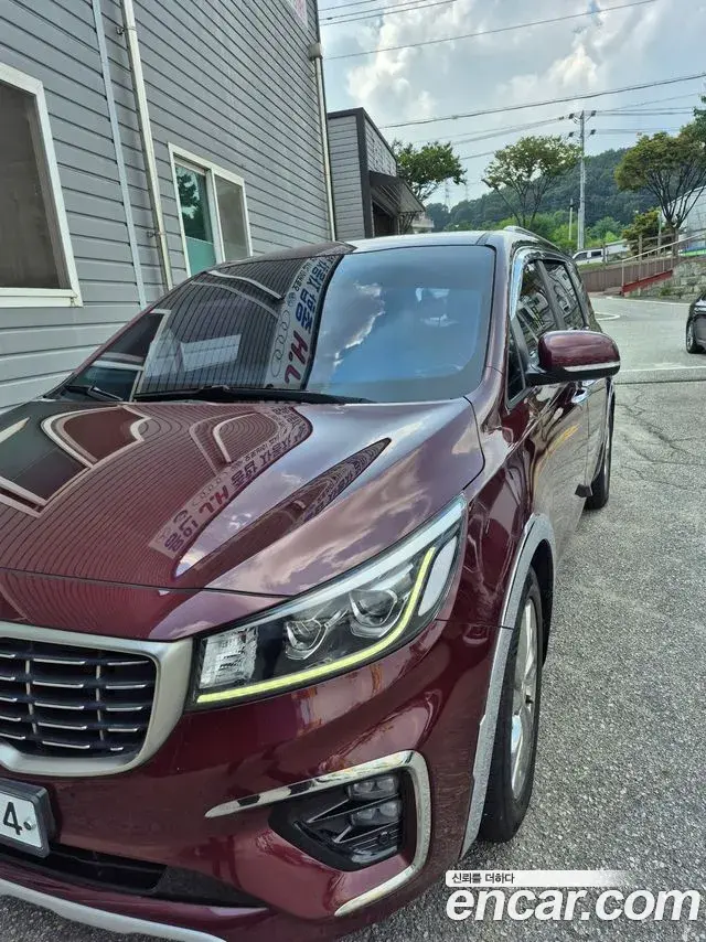 Kia Carnival 9-Seater Luxury 2019