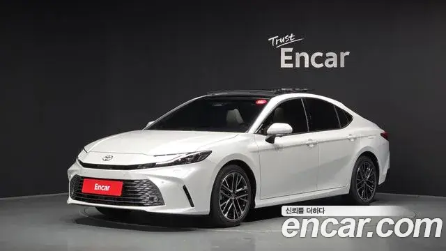 Toyota Camry 2.5 XLE Premium Hybrid 2026
