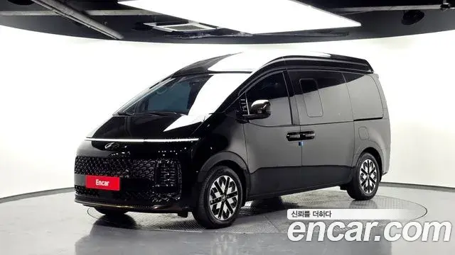 Hyundai Staria 4WD Lounge 9-Seater Limousine 2025