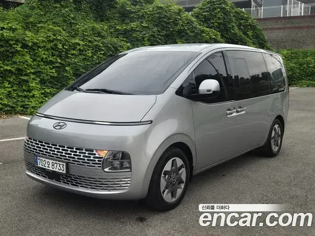 Hyundai Staria Tourer 11-Seater Modern 2025