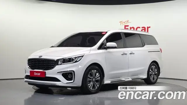 Kia Carnival 9-Seater Luxury 2020